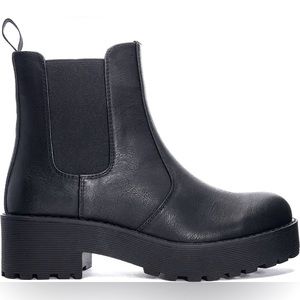 Black Lug Sole Chelsea Boots. OPEN TO OFFERS!